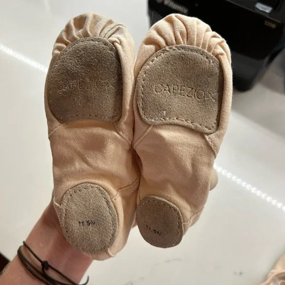 Capezio Hanami canvas ballet shoes excellent condition worn once! Toddler 11.5 - Picture 4 of 5